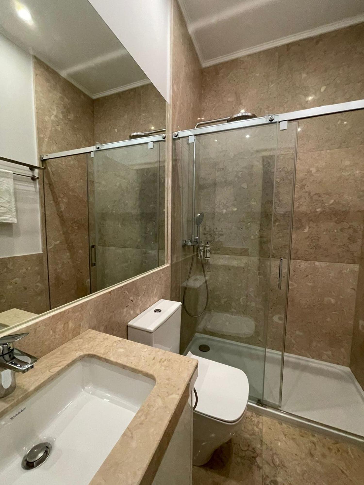 Double Room With Private Wc In Shared House In Downtown Lisboa Eksteriør billede